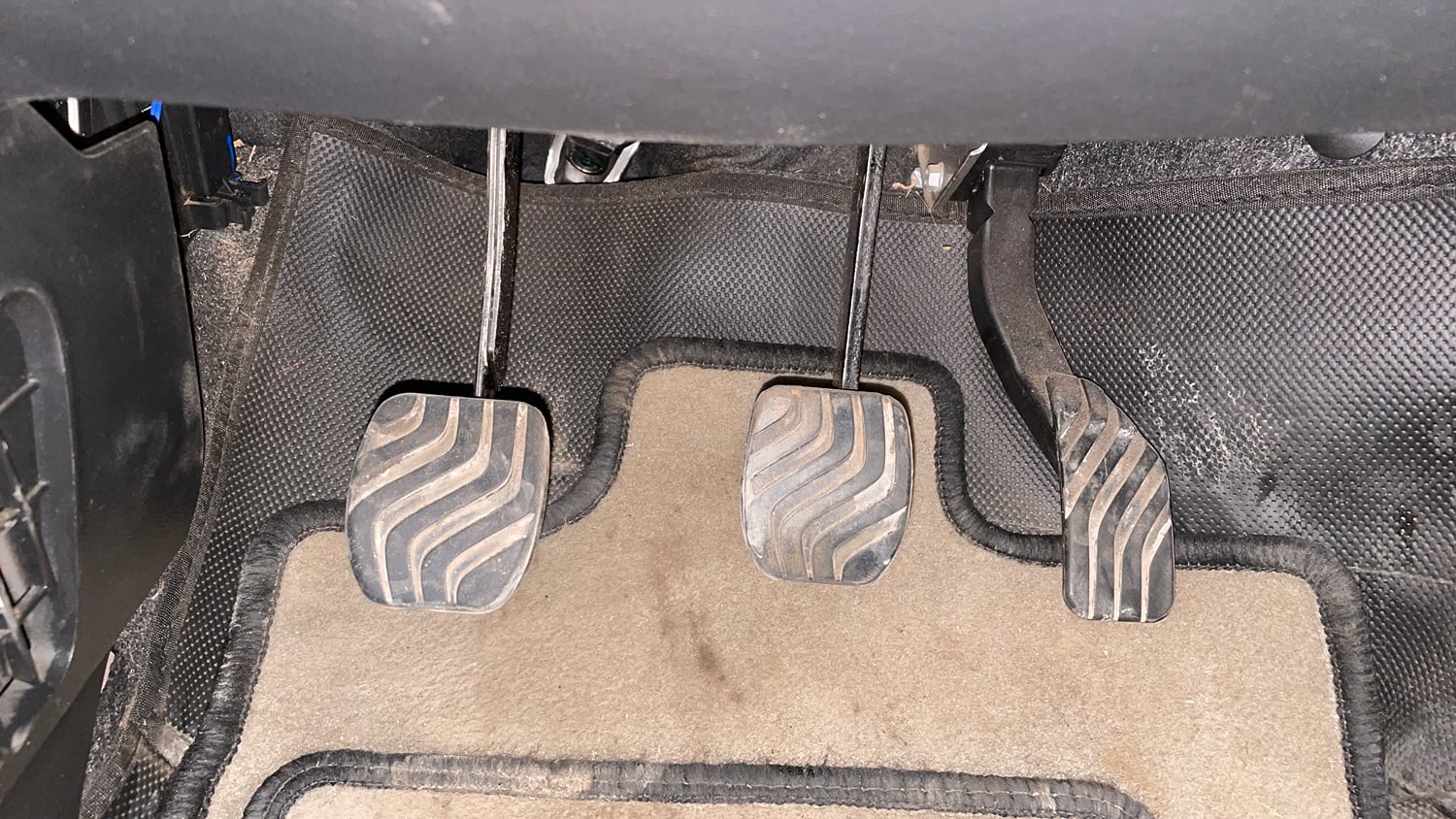 Used 2024 Renault Kwid RXL(O) 1.0 Petrol Manual interior PEDALS VIEW