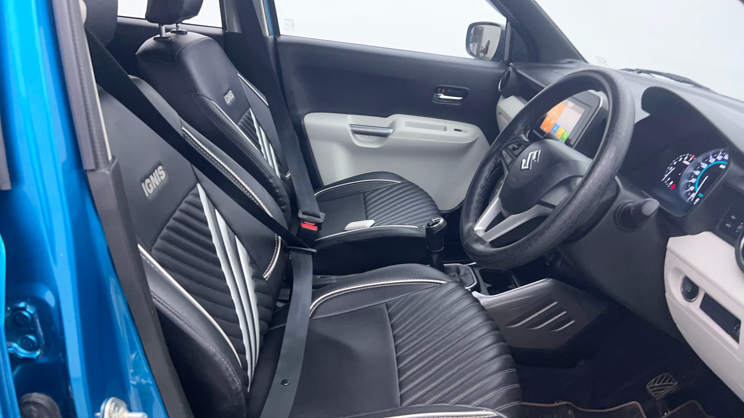 Used 2023 Maruti Suzuki Ignis Zeta 1.2 MT Petrol Manual interior RIGHT SIDE FRONT DOOR CABIN VIEW