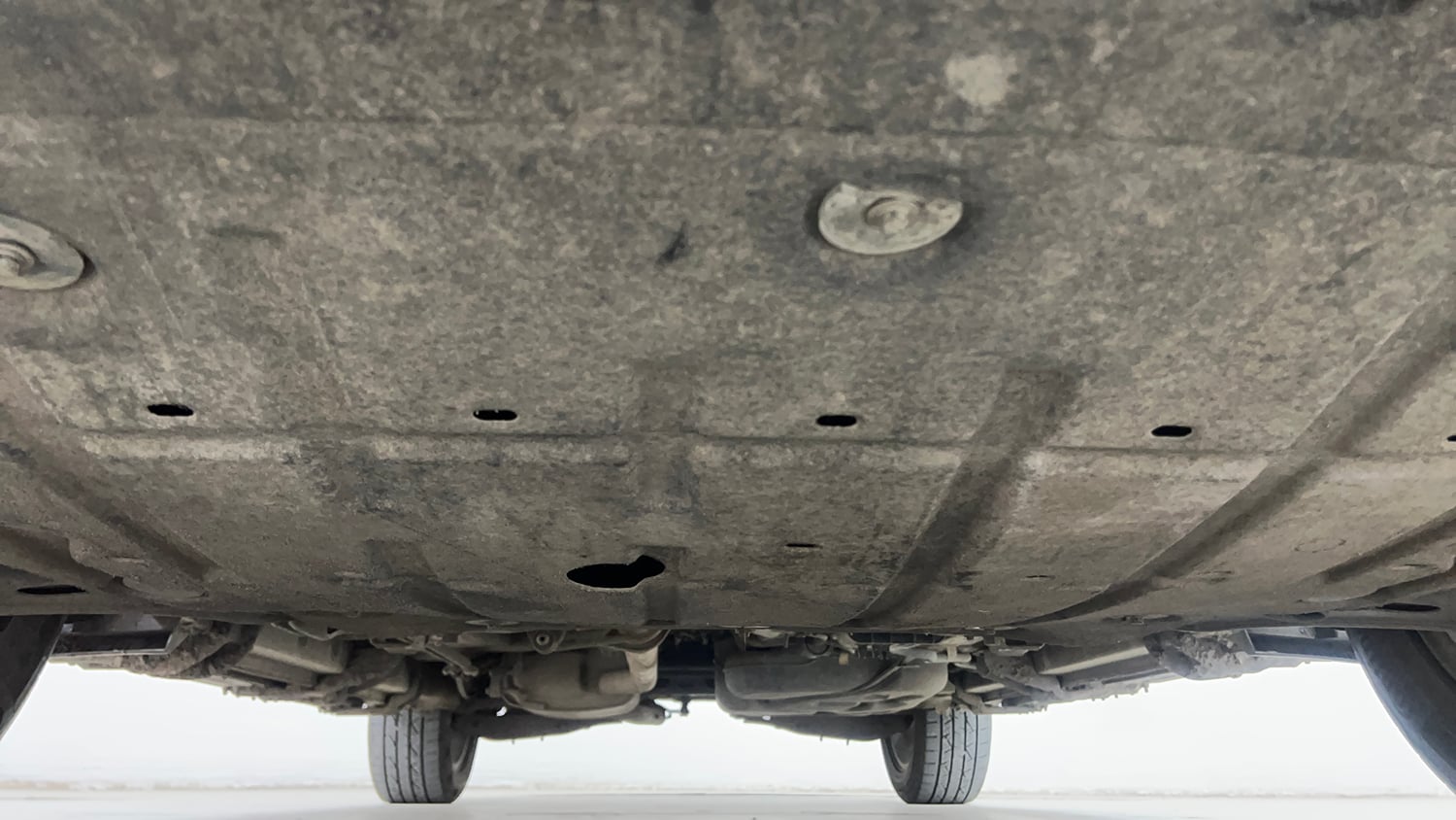 Used 2022 Mahindra XUV700 AX 7 Petrol AT 7 STR Petrol Automatic extra FRONT LEFT UNDERBODY VIEW