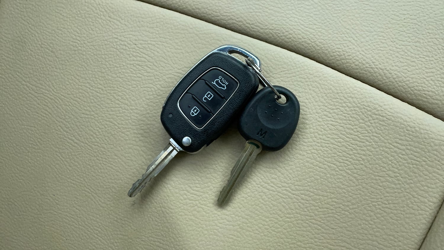 Used 2016 Hyundai Elite i20 Sportz 1.2 Petrol Manual extra CAR KEY VIEW