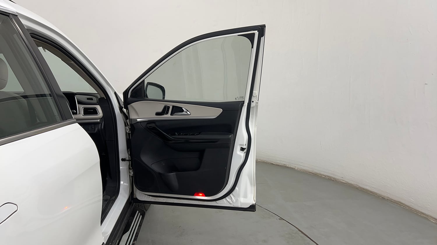 Used 2022 Mahindra XUV700 AX 7 Petrol AT 7 STR Petrol Automatic interior RIGHT FRONT DOOR OPEN VIEW