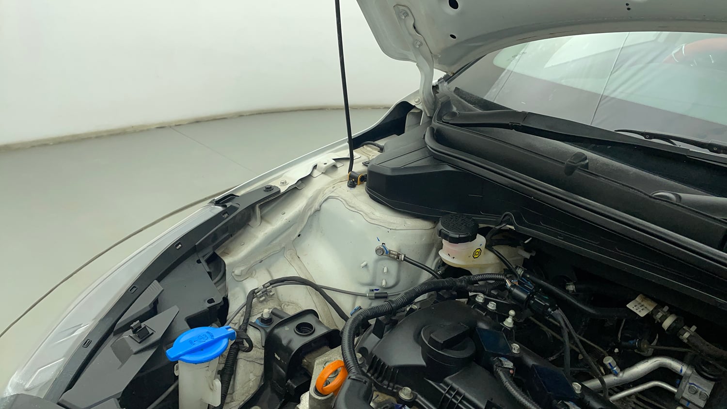 Used 2023 Hyundai i20 Sportz 1.2 MT Dual Tone Petrol Manual engine ENGINE RIGHT SIDE HINGE & APRON VIEW