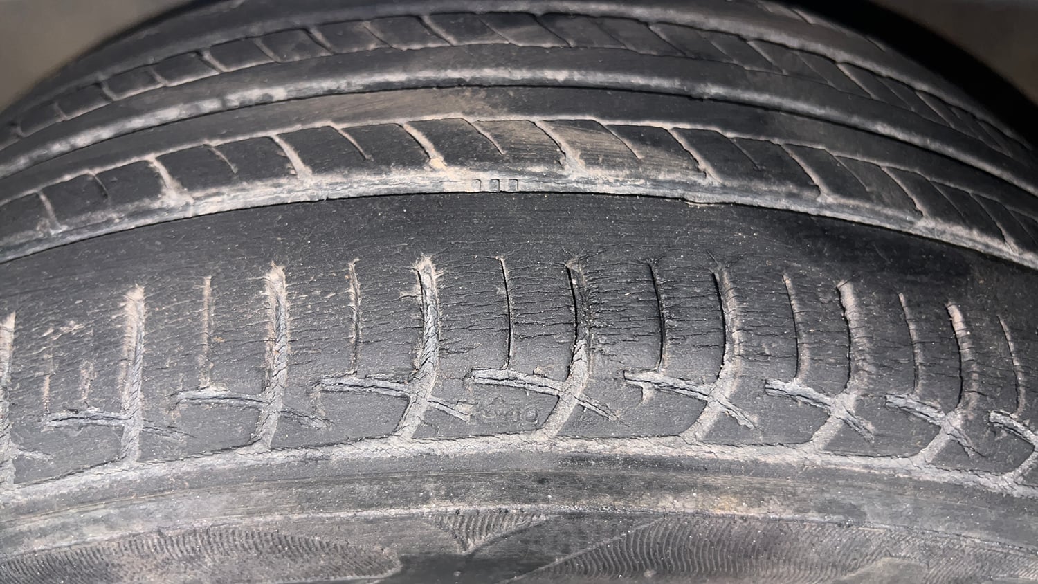 Used 2018 Hyundai Elite i20 Asta 1.2 Petrol Manual tyres LEFT FRONT TYRE TREAD VIEW