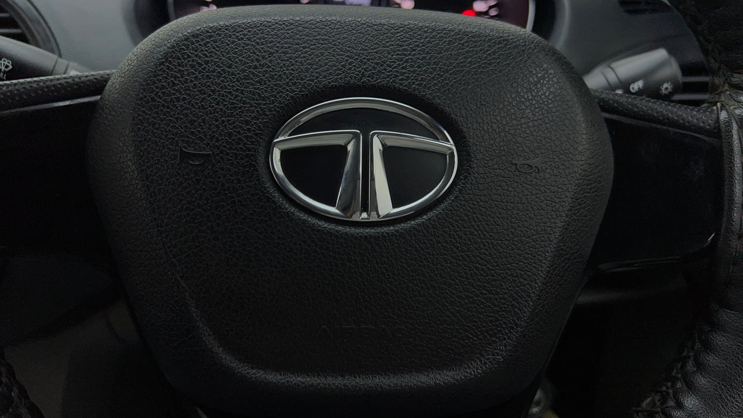 Used 2019 Tata Tiago Revotron XE Petrol Manual top_features Airbags