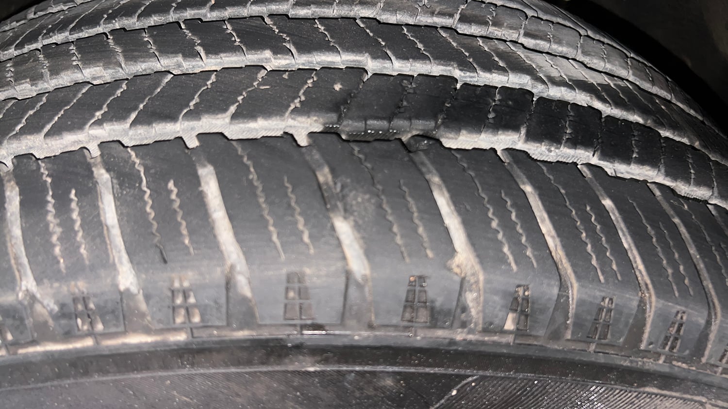 Used 2022 Mahindra Scorpio N Z8 L Petrol AT 7 STR Petrol Automatic tyres LEFT FRONT TYRE TREAD VIEW