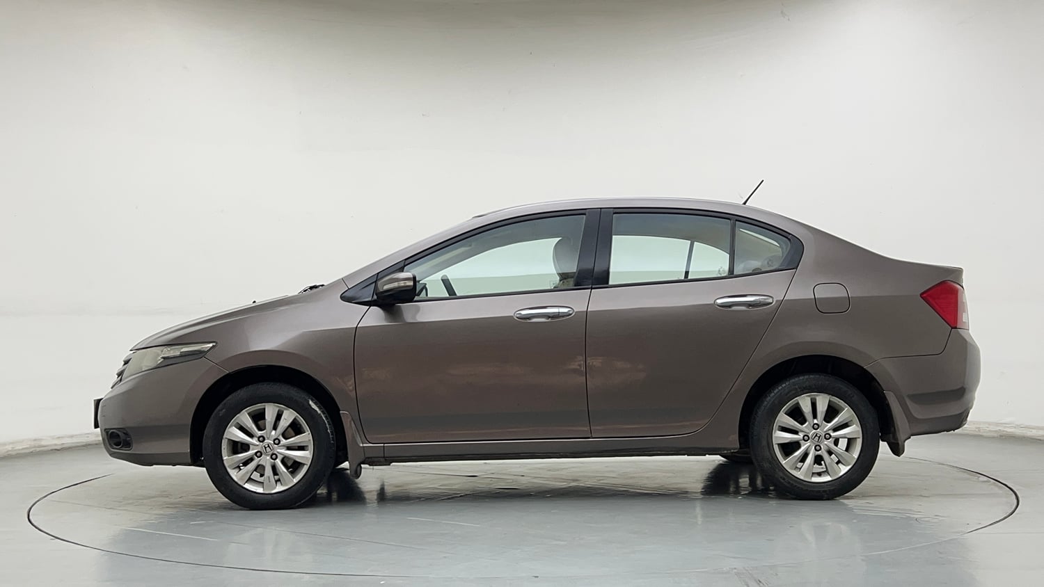 Used 2013 Honda City V MT AVN Petrol Manual exterior LEFT SIDE VIEW