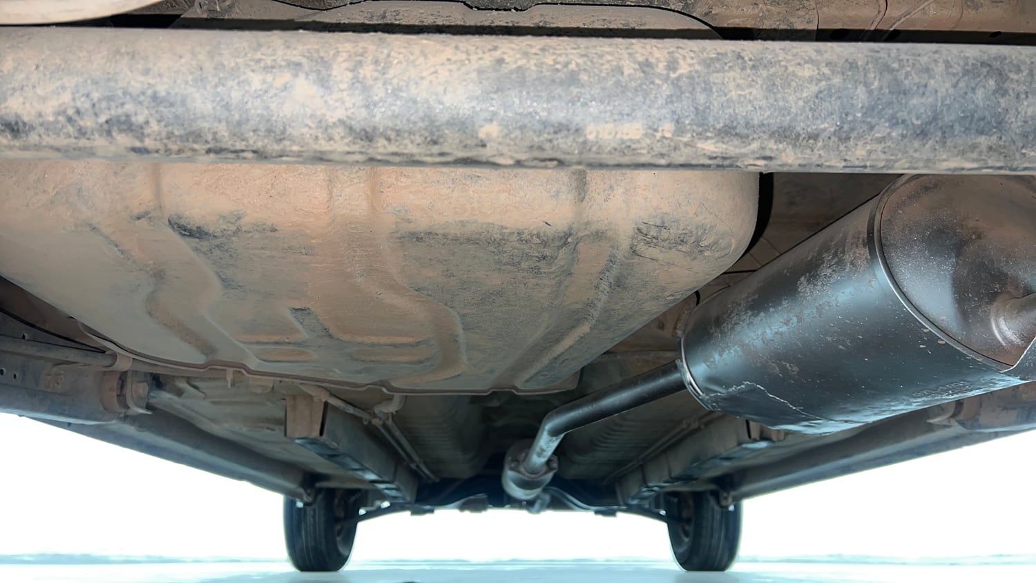 Used 2015 Maruti Suzuki Wagon R LXI Petrol Manual extra REAR UNDERBODY VIEW (TAKEN FROM REAR)