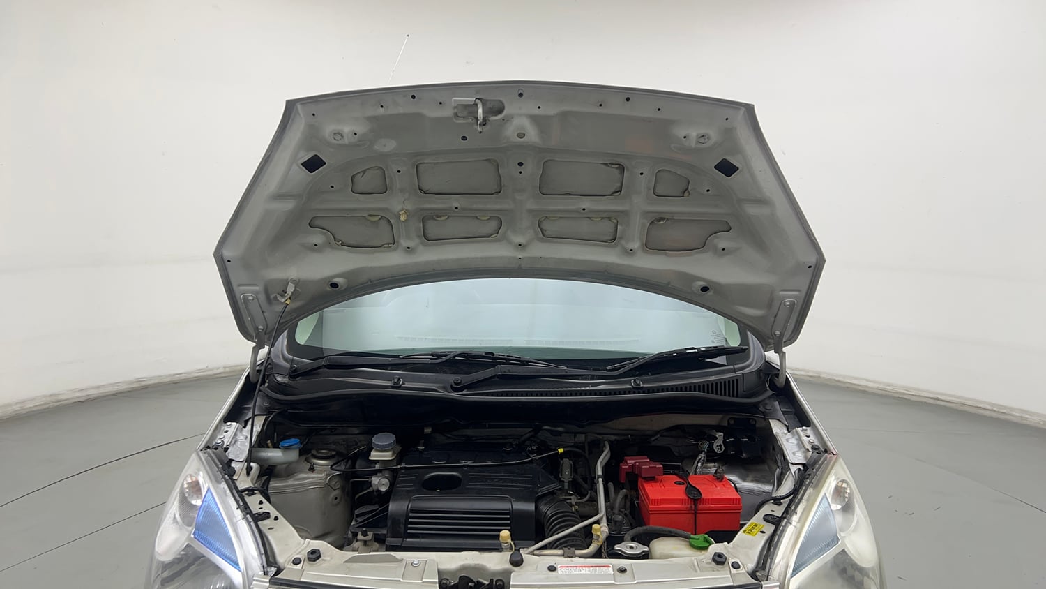 Used 2015 Maruti Suzuki Wagon R LXI Petrol Manual engine ENGINE & BONNET OPEN FRONT VIEW