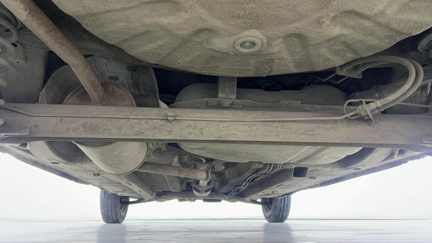 Used 2016 Renault Kwid 1.0 RXT Petrol Manual extra REAR UNDERBODY VIEW (TAKEN FROM REAR)