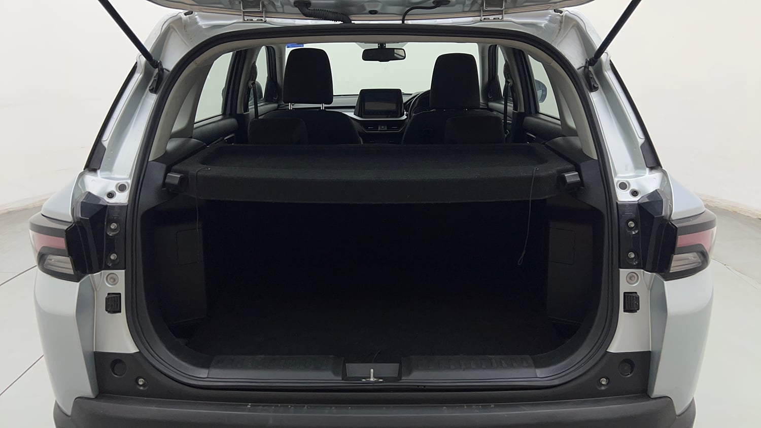 Used 2023 Maruti Suzuki Brezza ZXi Plus AT Petrol Automatic interior DICKY INSIDE VIEW