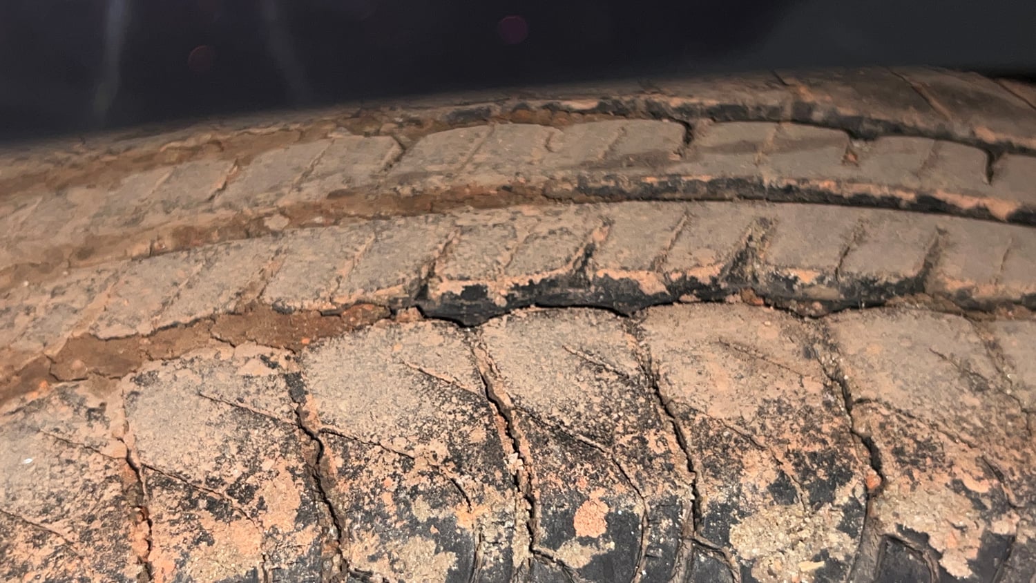 Used 2015 Maruti Suzuki Swift LXi Petrol Manual tyres RIGHT REAR TYRE TREAD VIEW