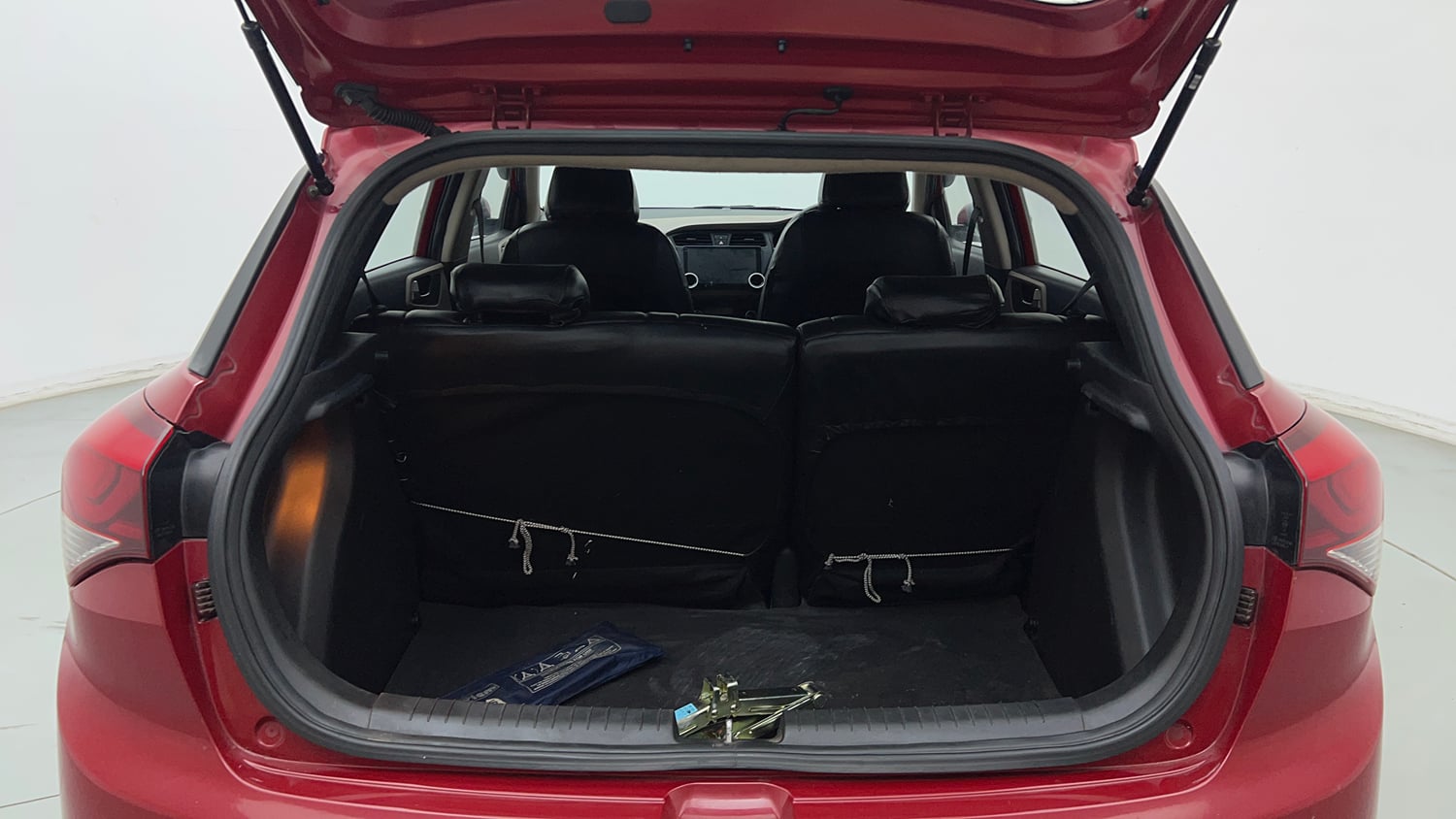 Used 2015 Hyundai Elite i20 Asta 1.2 Petrol Manual interior DICKY INSIDE VIEW
