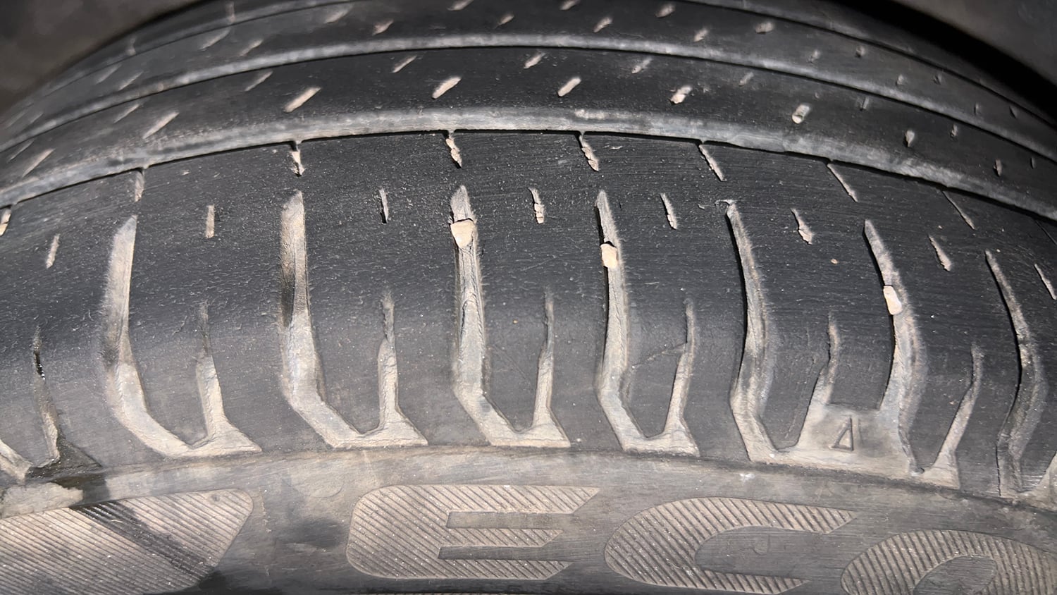 Used 2014 Hyundai i20 Sportz 1.2 Petrol Manual tyres RIGHT REAR TYRE TREAD VIEW