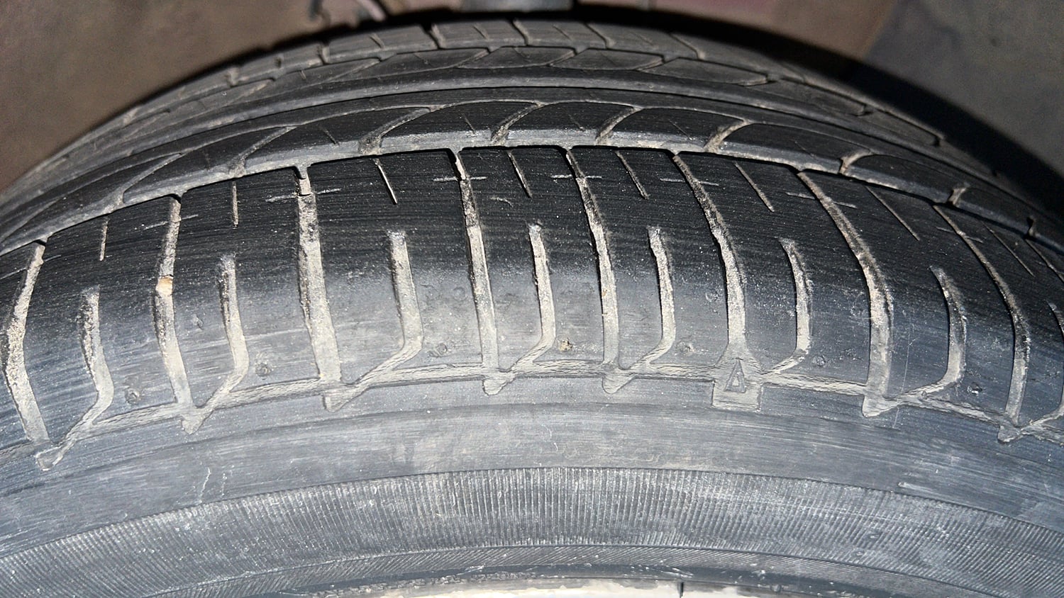 Used 2015 Hyundai Elite i20 Asta 1.2 Petrol Manual tyres RIGHT FRONT TYRE TREAD VIEW