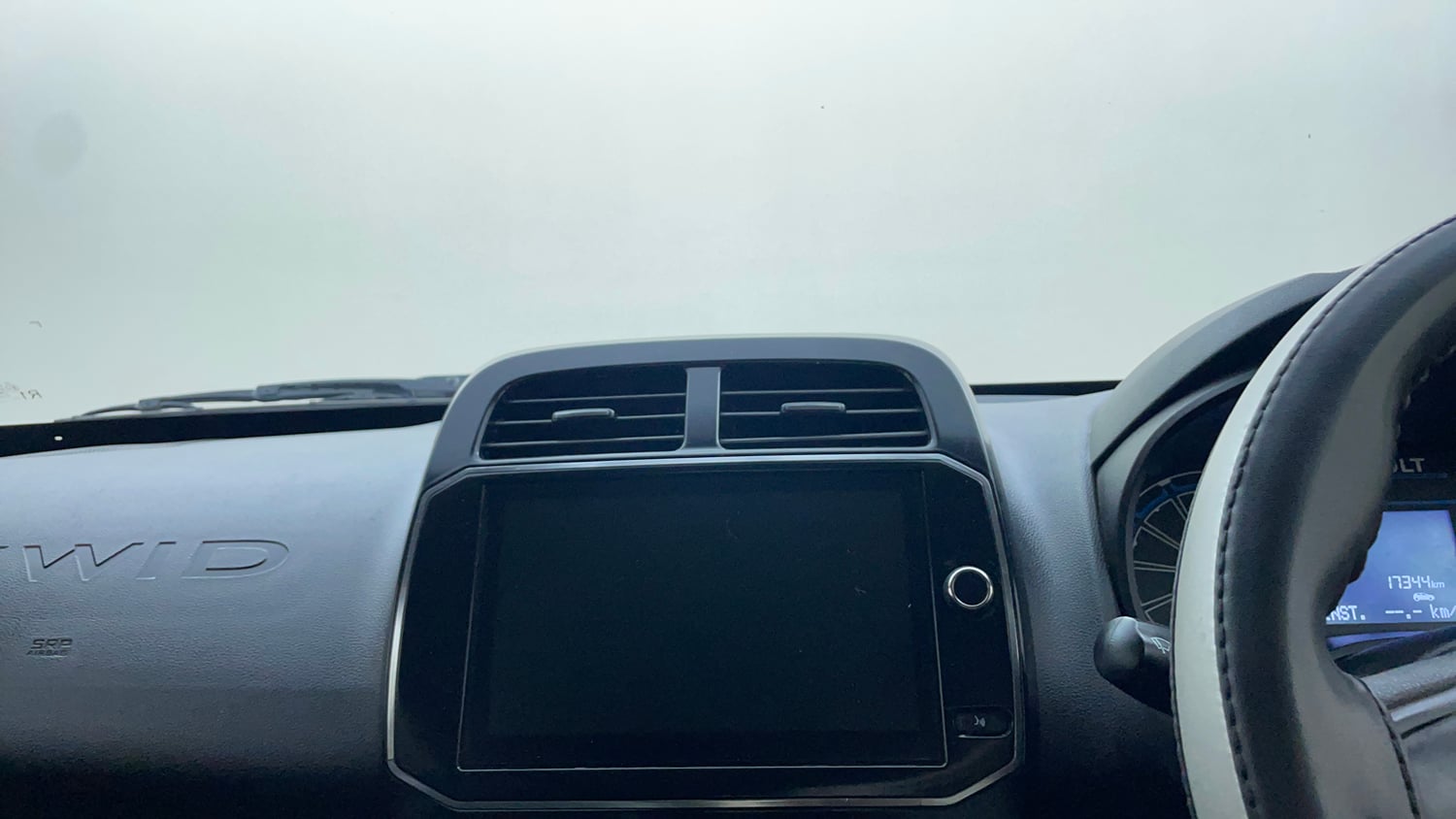 Used 2024 Renault Kwid RXL(O) 1.0 Petrol Manual top_features Integrated (in-dash) music system