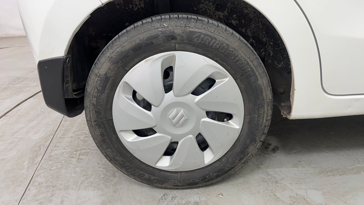 Used 2015 Maruti Suzuki Celerio VXi AMT Petrol Automatic tyres RIGHT REAR TYRE RIM VIEW