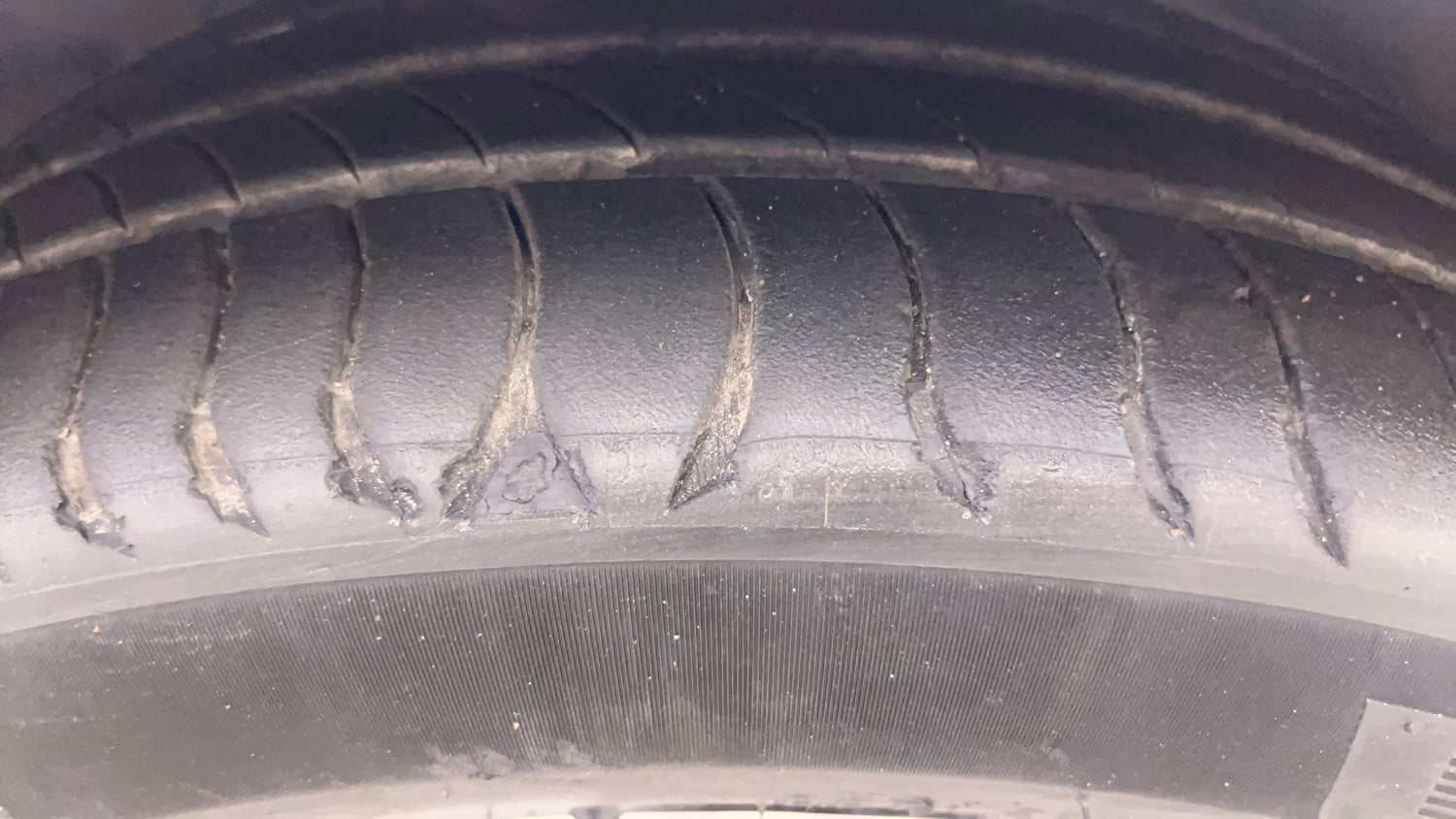 Used 2022 Mercedes-Benz C-Class C 200 Petrol Automatic tyres RIGHT FRONT TYRE TREAD VIEW