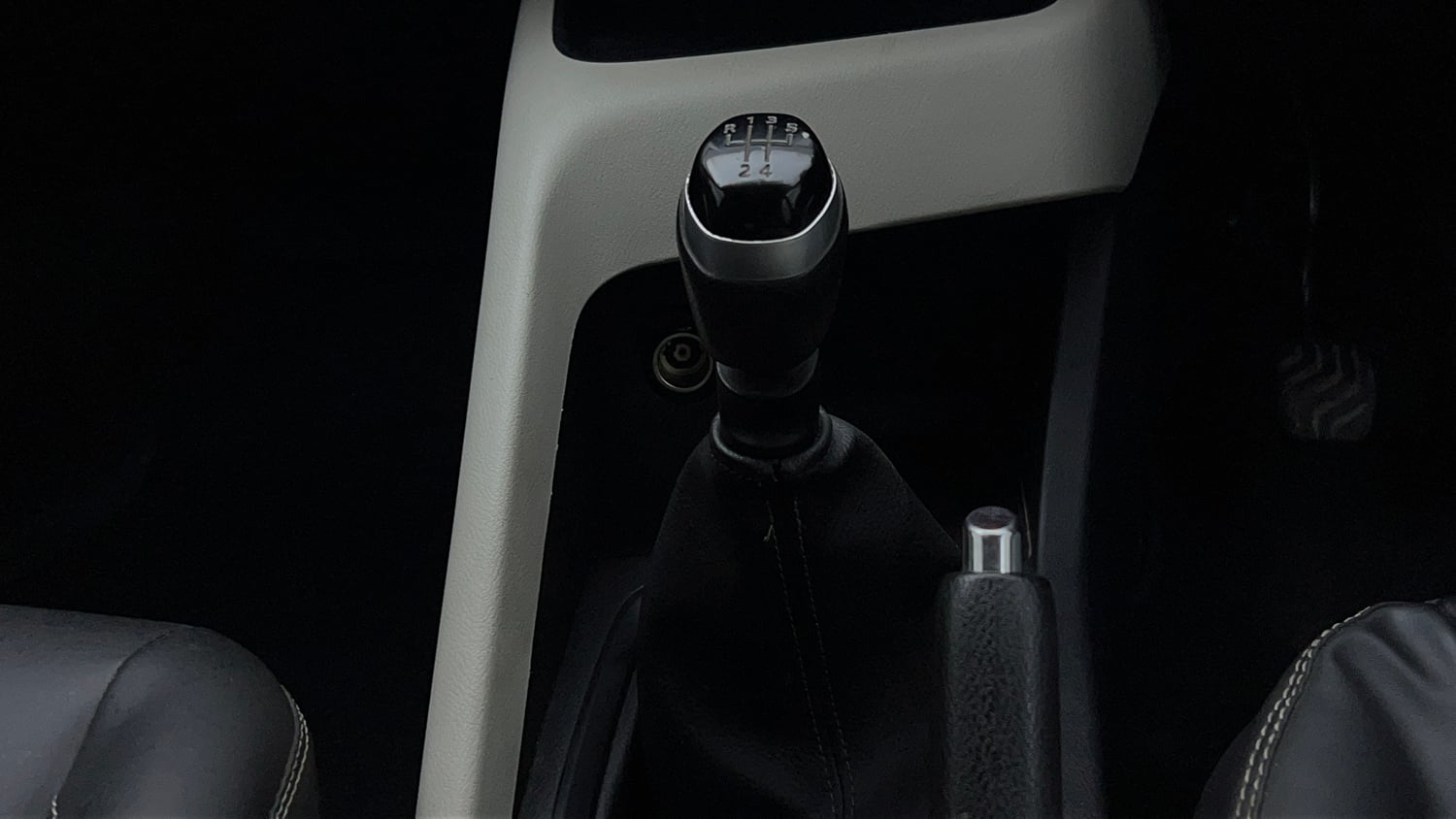 Used 2023 Nissan Magnite XE Petrol Manual interior GEAR  KNOB VIEW