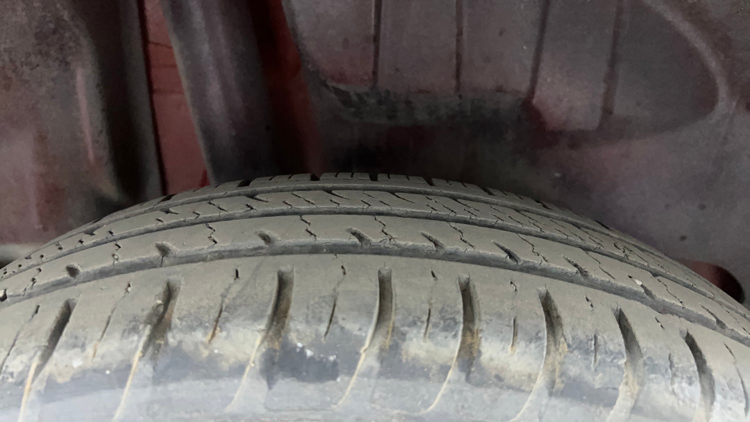 Used 2019 Maruti Suzuki Swift VXi AMT Petrol Automatic tyres RIGHT REAR TYRE TREAD VIEW