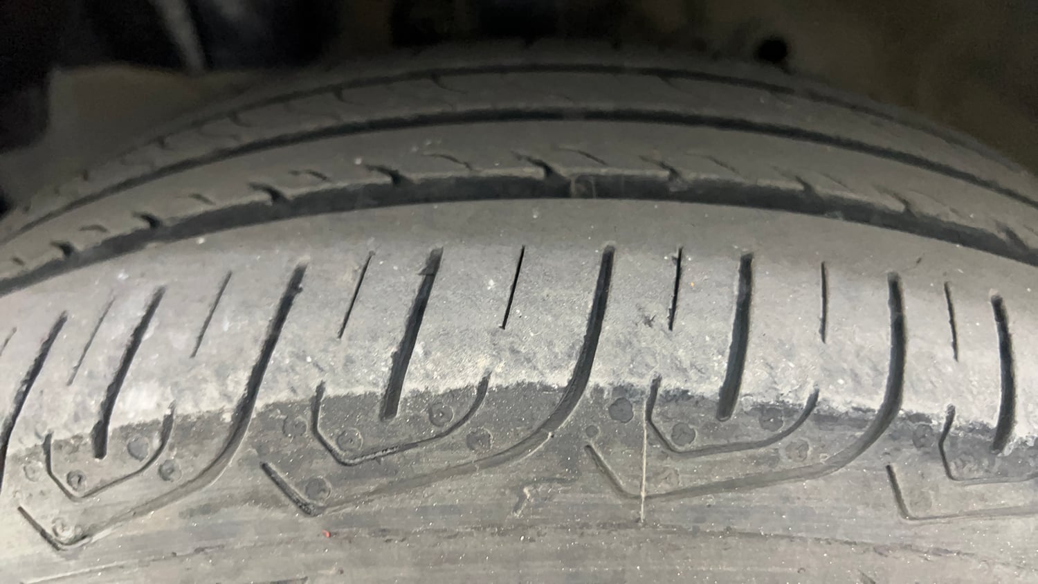 Used 2016 Honda City V Petrol Manual tyres LEFT FRONT TYRE TREAD VIEW