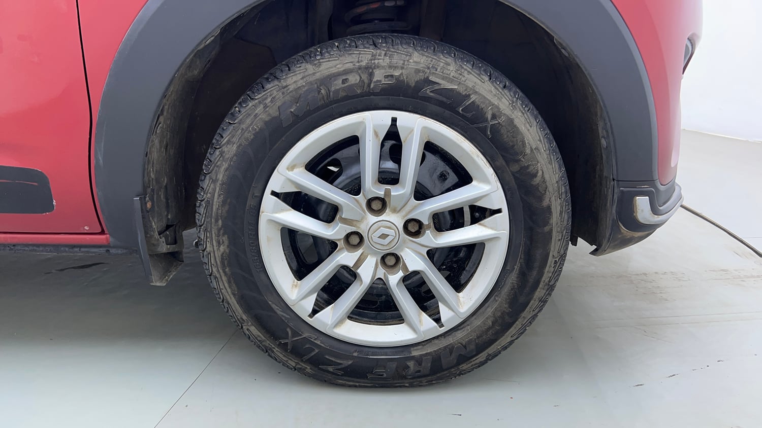Used 2020 Renault Triber RXT Petrol Manual tyres RIGHT FRONT TYRE RIM VIEW