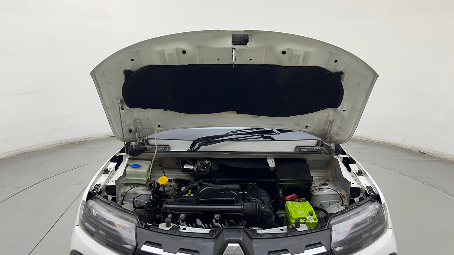 Used 2022 Renault Kwid Climber Dual Tone Petrol Manual engine ENGINE & BONNET OPEN FRONT VIEW