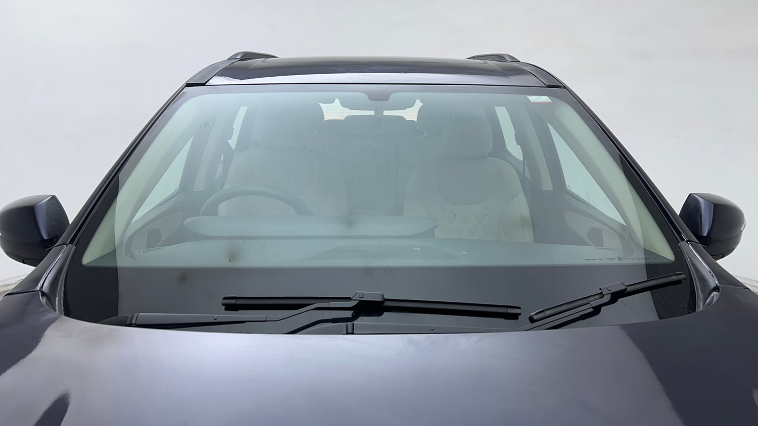 Used 2022 Mahindra XUV700 AX 5 Petrol MT 7 STR Petrol Manual exterior FRONT WINDSHIELD VIEW