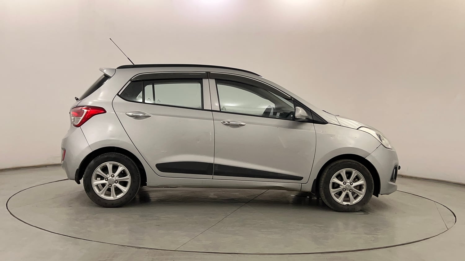 Used 2016 Hyundai Grand i10 Asta AT 1.2 Kappa VTVT Petrol Automatic exterior RIGHT SIDE VIEW
