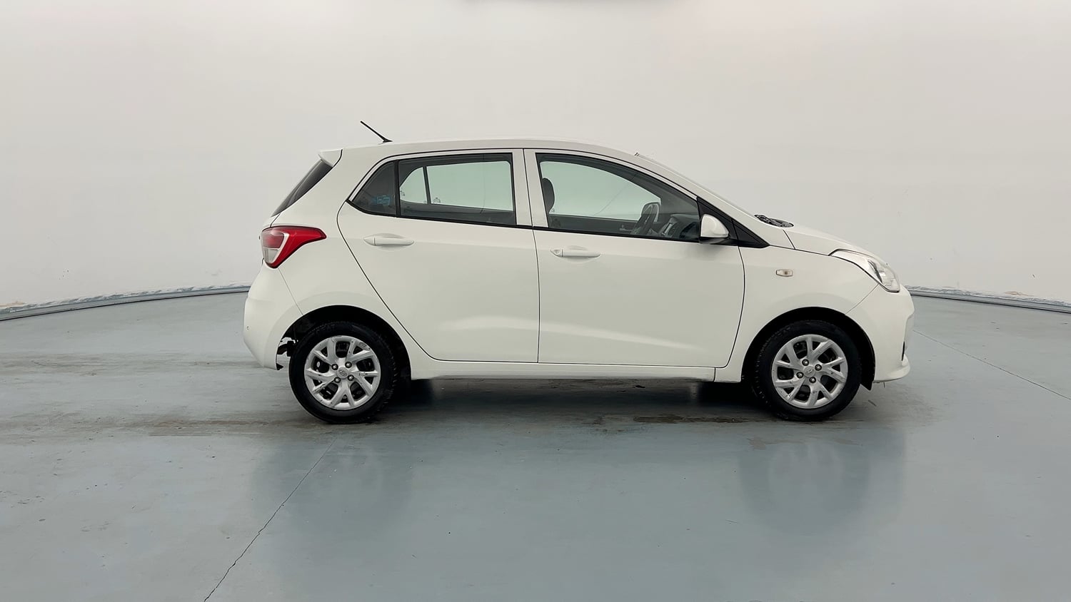 Used 2018 Hyundai Grand i10 Sportz 1.2 Kappa VTVT Petrol Manual exterior RIGHT SIDE VIEW