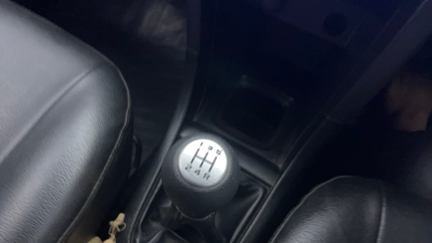 Used 2015 Maruti Suzuki Swift LXi Petrol Manual interior GEAR  KNOB VIEW