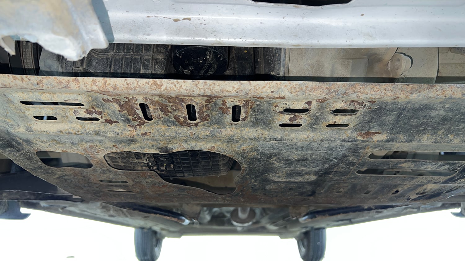 Used 2022 Renault Kwid Climber Dual Tone Petrol Manual extra FRONT LEFT UNDERBODY VIEW