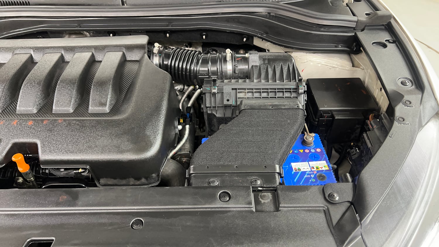Used 2022 Mahindra XUV700 AX 7 Petrol AT 7 STR Petrol Automatic engine ENGINE LEFT SIDE VIEW