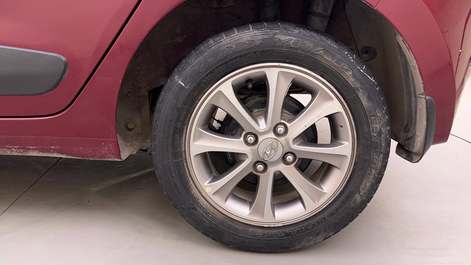 Used 2016 Hyundai Grand i10 Asta AT 1.2 Kappa VTVT (O) Petrol Automatic tyres LEFT REAR TYRE RIM VIEW