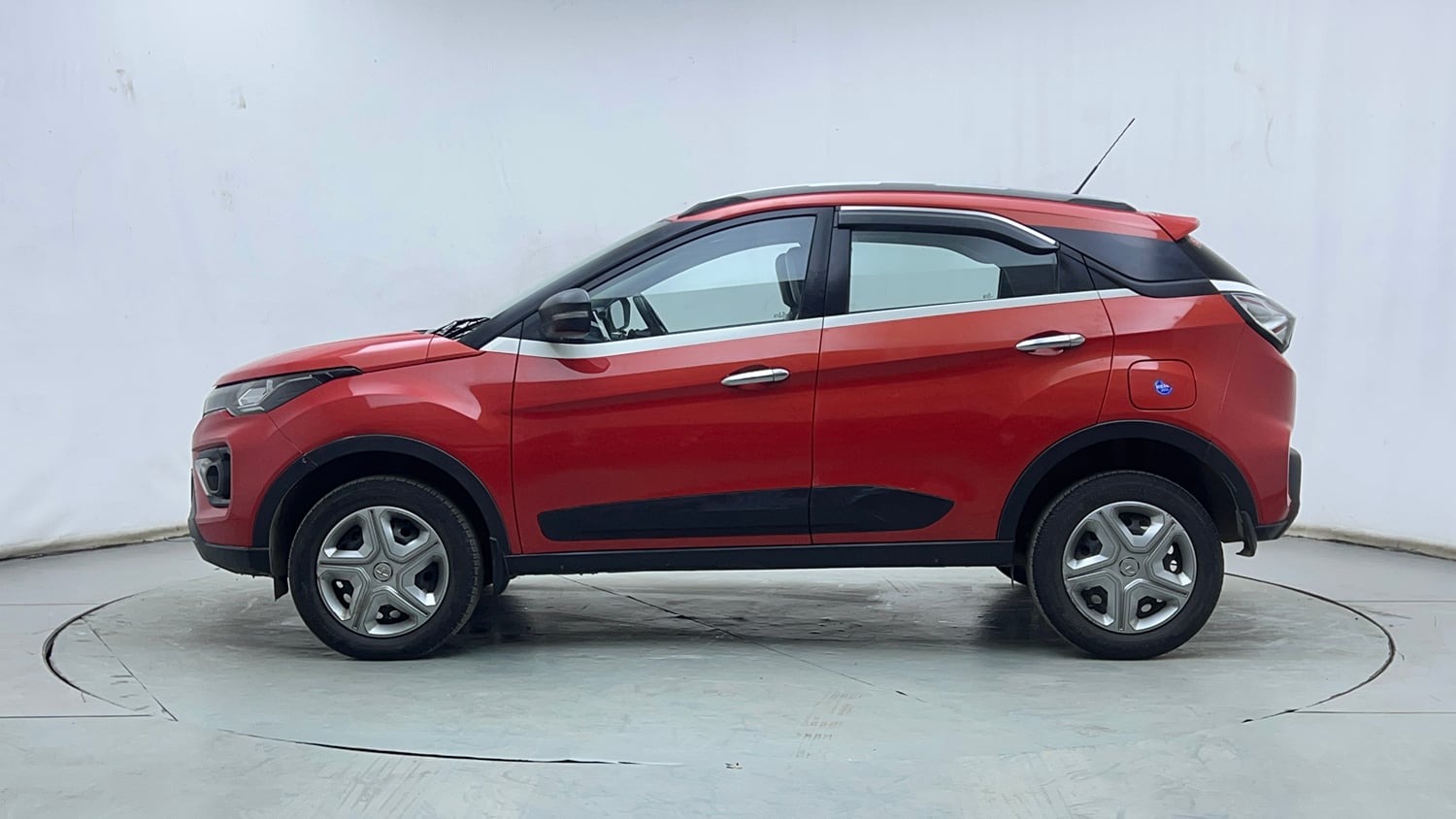 Used 2022 Tata Nexon XM (S) Diesel Diesel Manual exterior LEFT SIDE VIEW