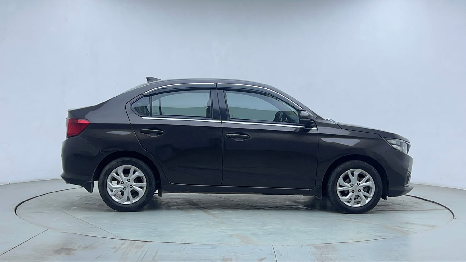 Used 2019 Honda Amaze 1.2 V CVT Petrol Petrol Automatic exterior RIGHT SIDE VIEW