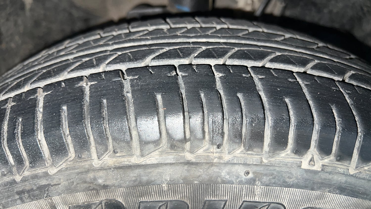 Used 2019 Tata Tiago Revotron XE Petrol Manual tyres RIGHT FRONT TYRE TREAD VIEW
