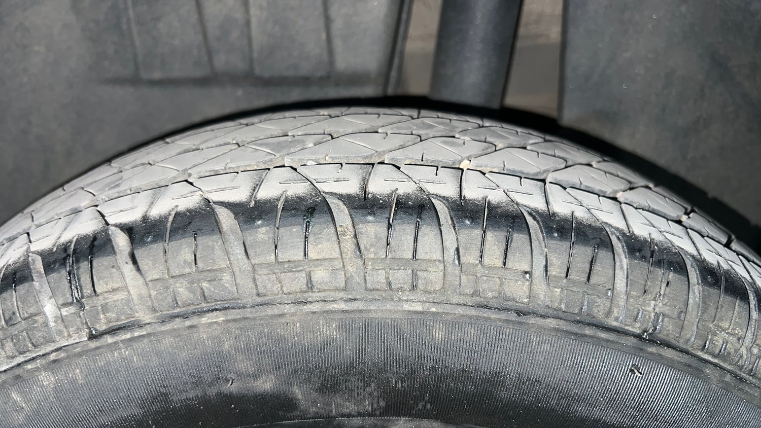 Used 2020 Maruti Suzuki Dzire VXi AMT Petrol Automatic tyres LEFT REAR TYRE TREAD VIEW