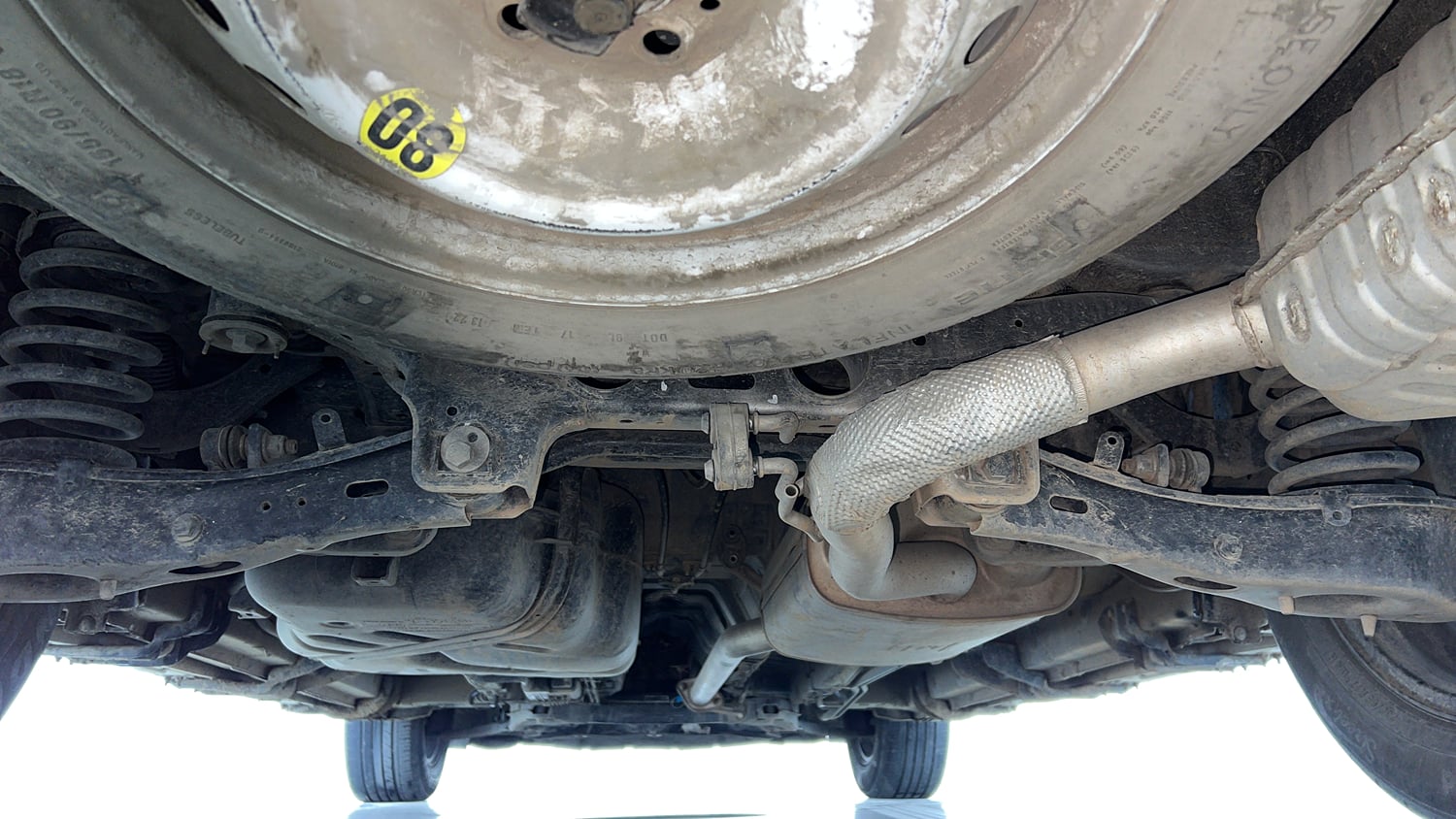 Used 2022 Mahindra XUV700 AX 5 Petrol MT 7 STR Petrol Manual extra REAR UNDERBODY VIEW (TAKEN FROM REAR)