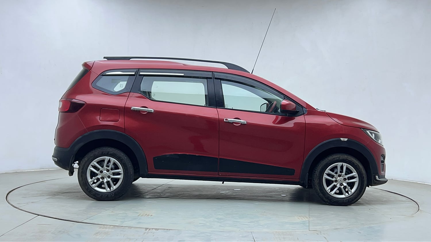 Used 2020 Renault Triber RXT Petrol Manual exterior RIGHT SIDE VIEW