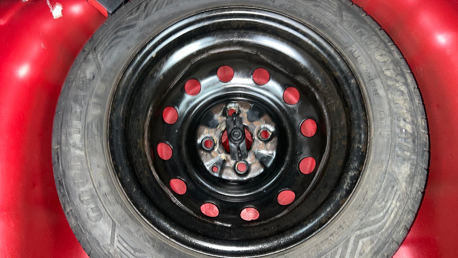 Used 2015 Hyundai Eon Magna Petrol Manual tyres SPARE TYRE VIEW