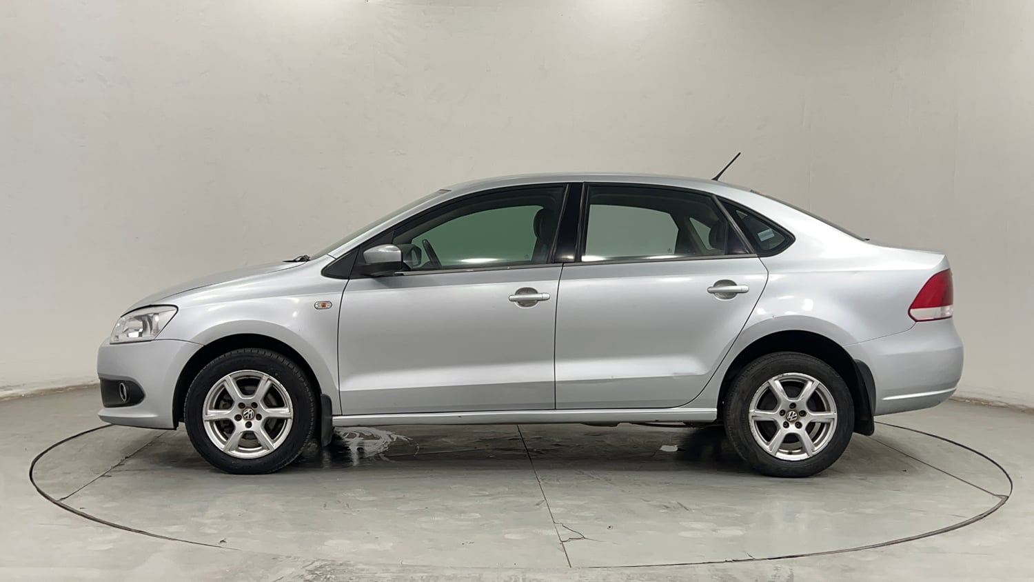 Used 2014 Volkswagen Vento Highline Diesel Diesel Manual exterior LEFT SIDE VIEW