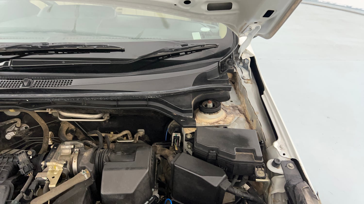 Used 2023 Honda Amaze VX 1.2 Petrol MT Petrol Manual engine ENGINE LEFT SIDE HINGE & APRON VIEW