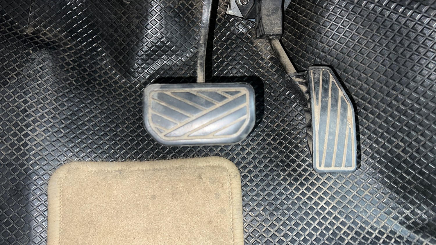 Used 2020 Maruti Suzuki Dzire VXi AMT Petrol Automatic interior PEDALS VIEW