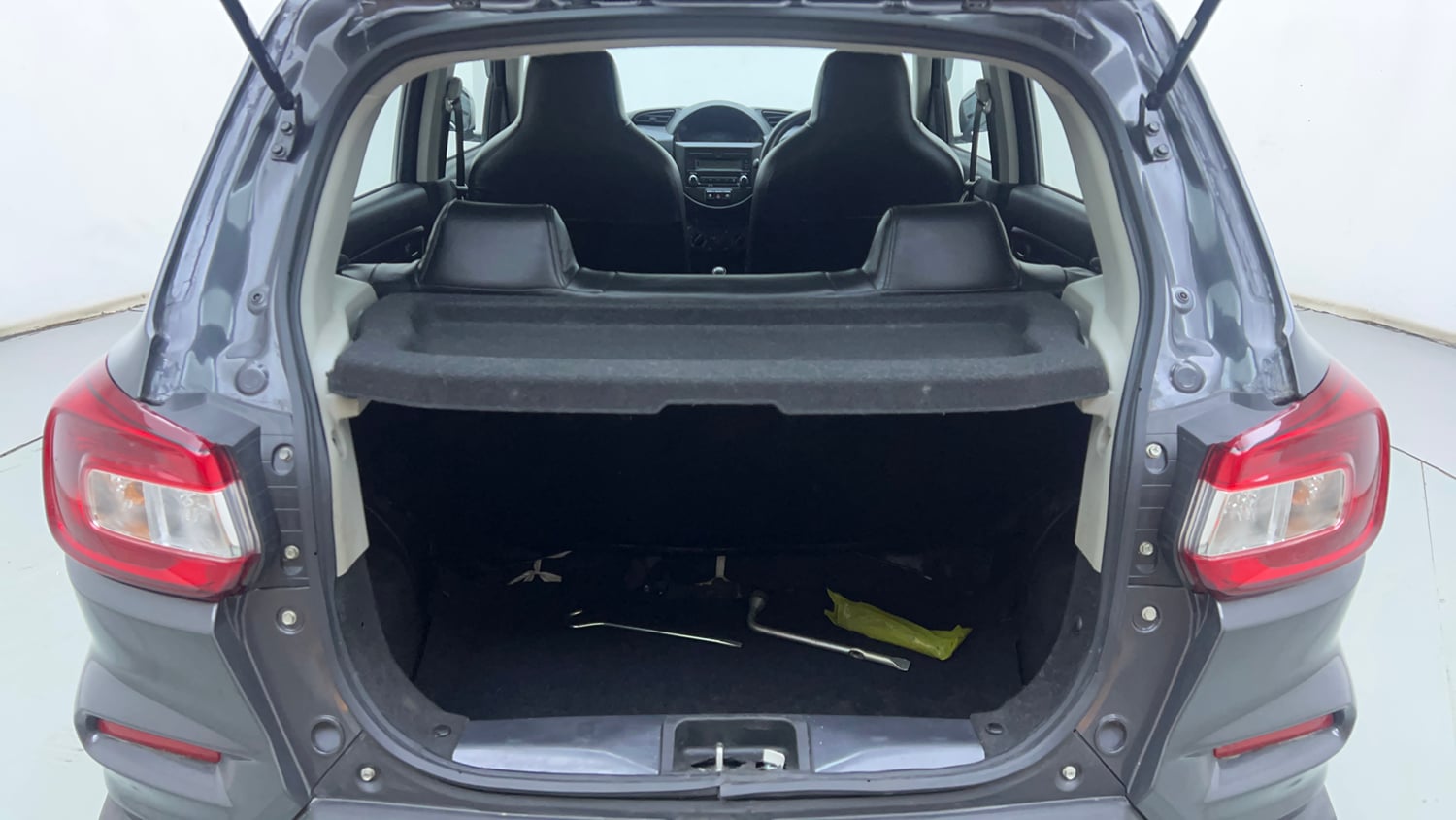Used 2020 Maruti Suzuki S-Presso VXi Petrol Manual interior DICKY INSIDE VIEW