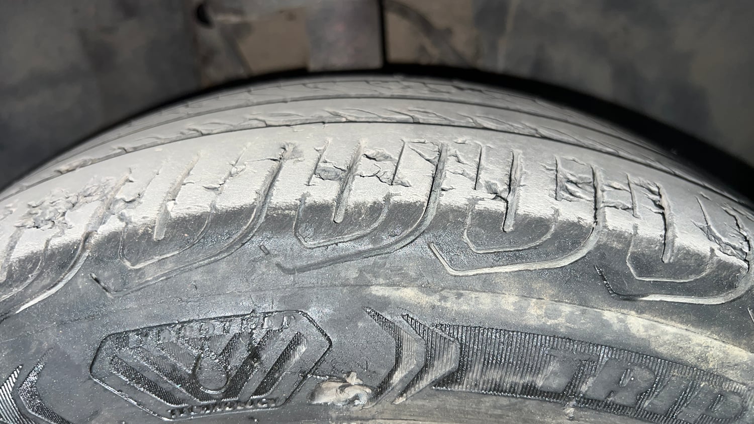 Used 2022 Tata Altroz XZA Petrol Petrol Automatic tyres RIGHT FRONT TYRE TREAD VIEW