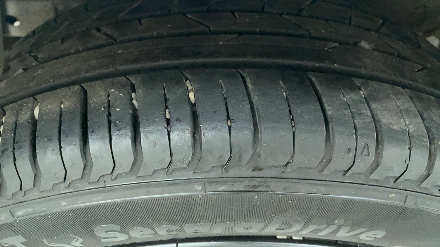 Used 2023 Hyundai i20 Sportz 1.2 MT Dual Tone Petrol Manual tyres RIGHT REAR TYRE TREAD VIEW