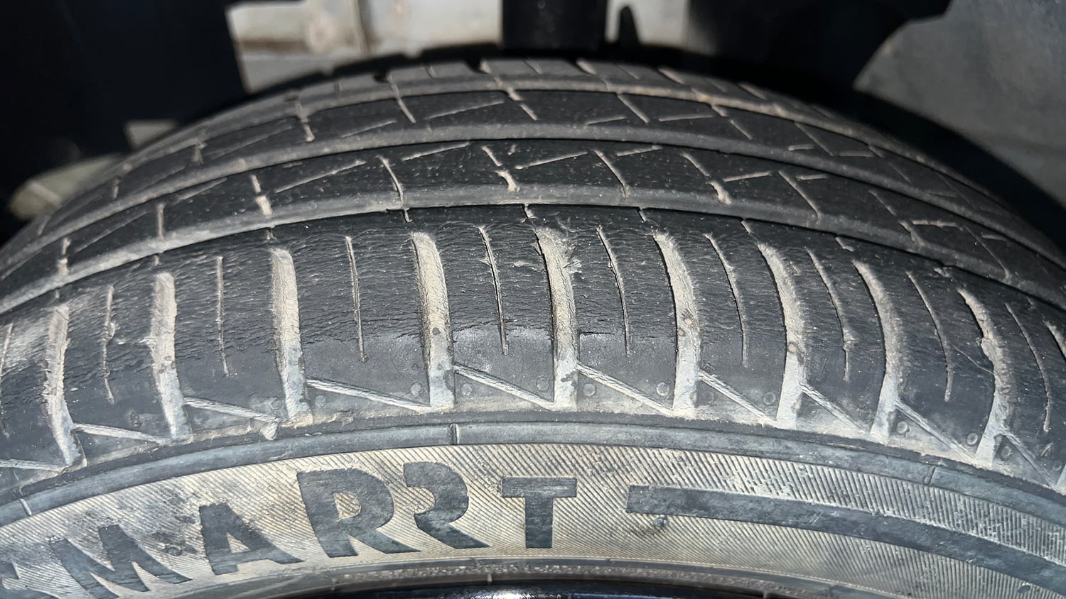 Used 2022 Renault Kwid Climber Dual Tone Petrol Manual tyres LEFT FRONT TYRE TREAD VIEW