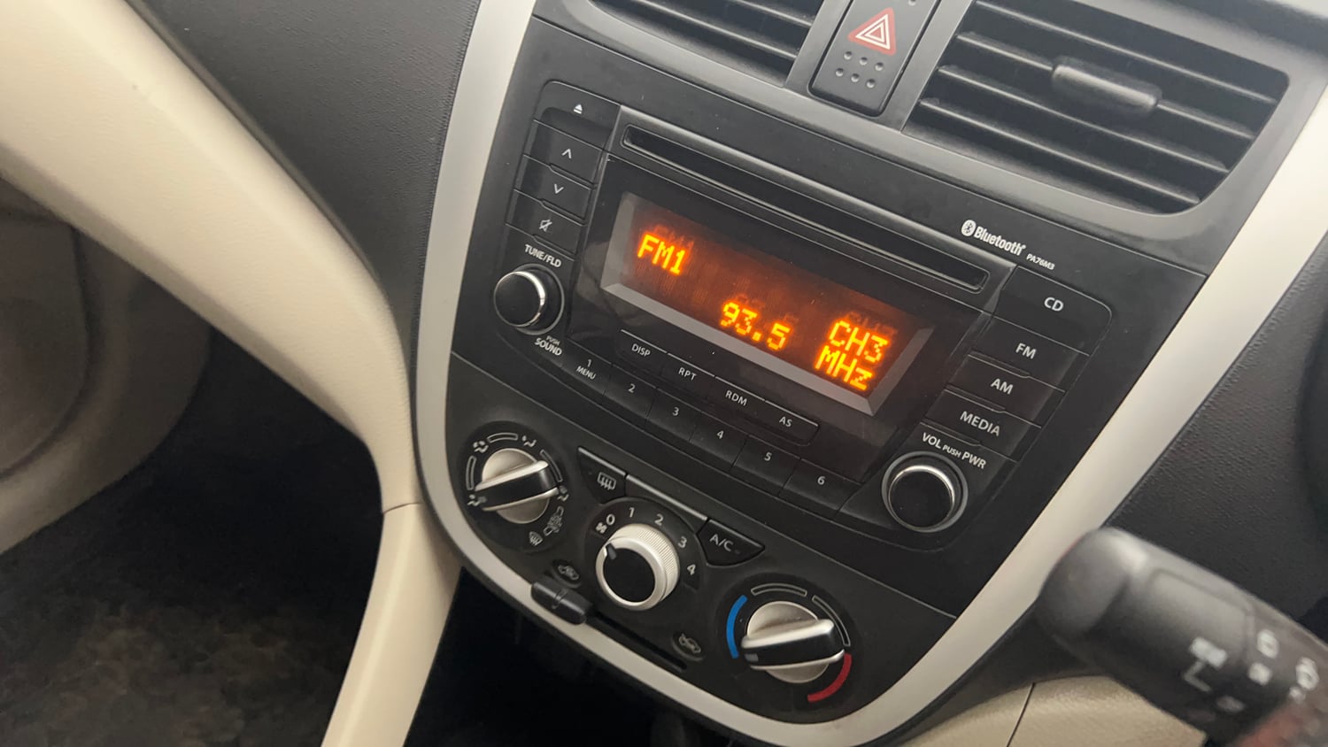 Used 2019 Maruti Suzuki Celerio ZXi (O) AMT Petrol Automatic top_features Integrated (in-dash) music system