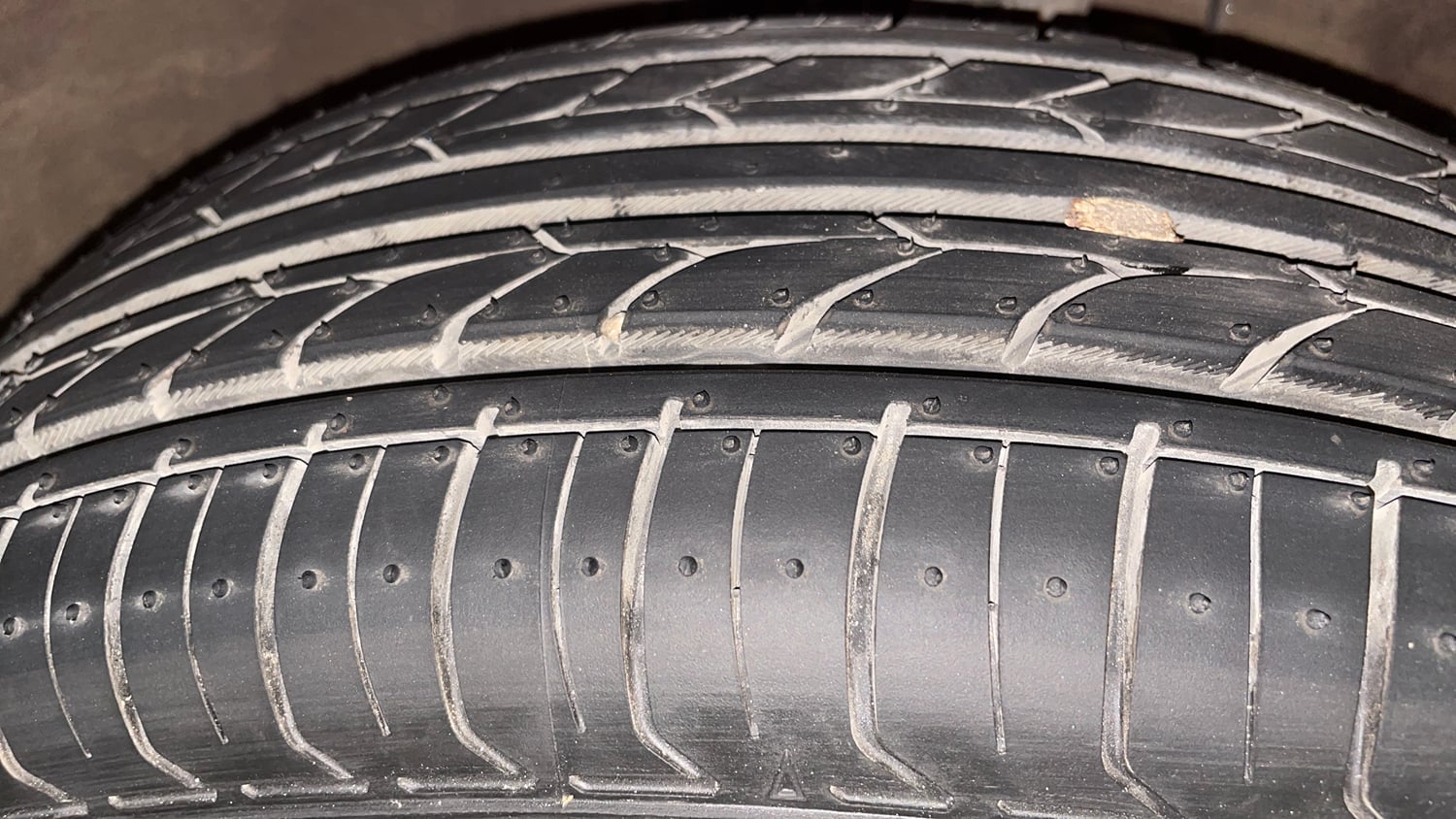 Used 2016 Hyundai Elite i20 Sportz 1.2 Petrol Manual tyres RIGHT FRONT TYRE TREAD VIEW