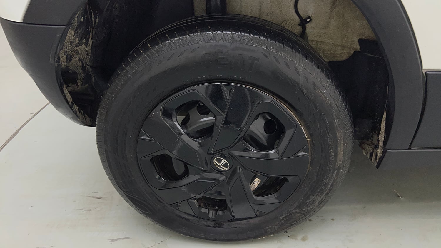 Used 2025 Tata Punch Pure CNG Cng Manual tyres RIGHT REAR TYRE RIM VIEW